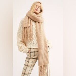 FREE PEOPLE, the Jaden ribbed fringe blanket scarf
